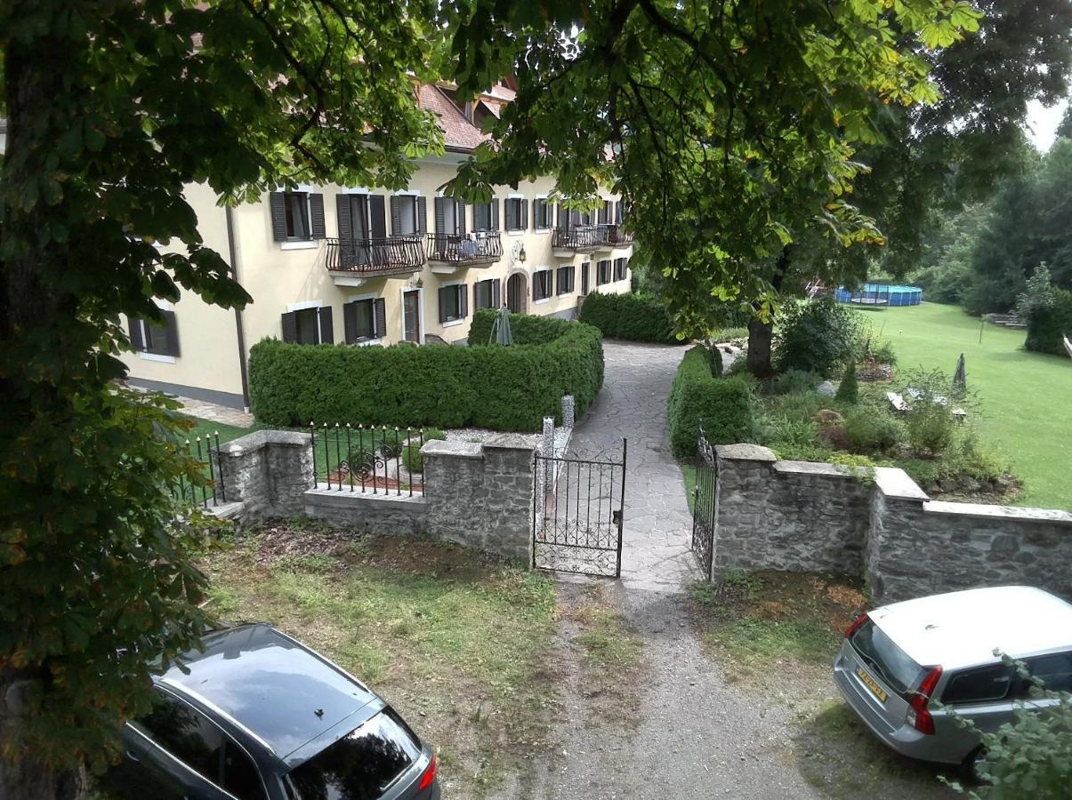 Garten- & Loggia-Appartement Herrenhaus Dellach im Drautal Exterior photo